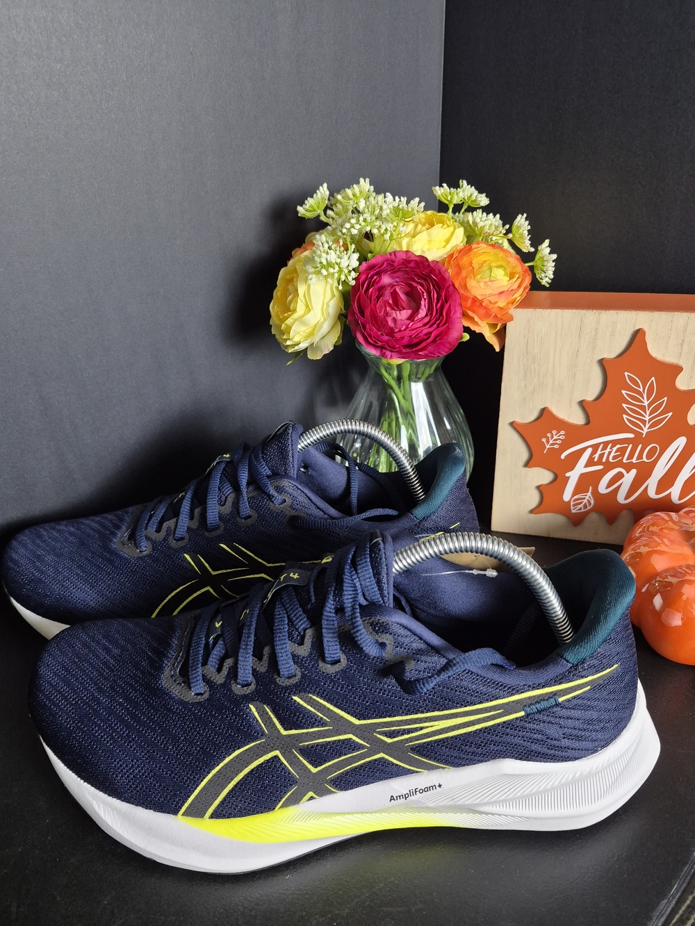 ASICS Mens Versablast! Navy/ Yellow Running Shoes.New in Box! Size 10